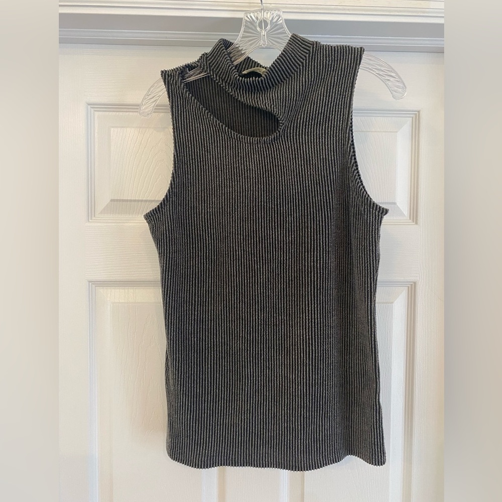 SOLD Sleeveless mock turtleneck